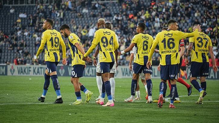 Fenerbahçeli taraftarlar sadece 1 futbolcuyu alkışladı