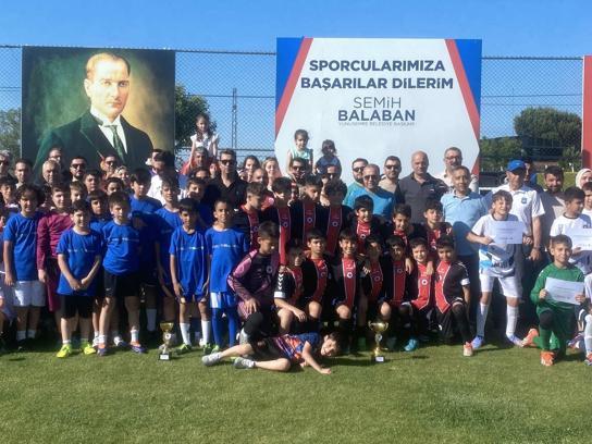 Yunusemre'de geleceğin futbol yıldızları 19 Mayıs turnuvasında buluştu