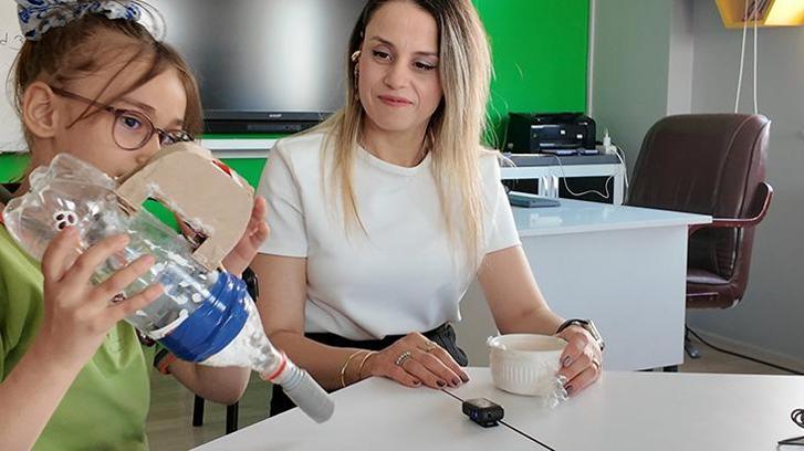 Elison 6745! 4'üncü sınıf öğrencisi öğrencinin pet şişeden yaptığı proje gündem oldu