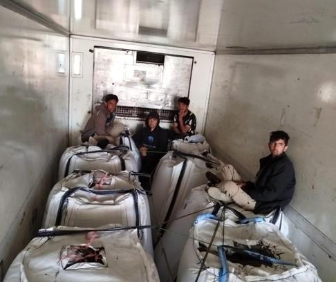 Sivas'ta durdurulan TIR'larda 7 düzensiz göçmen yakalandı