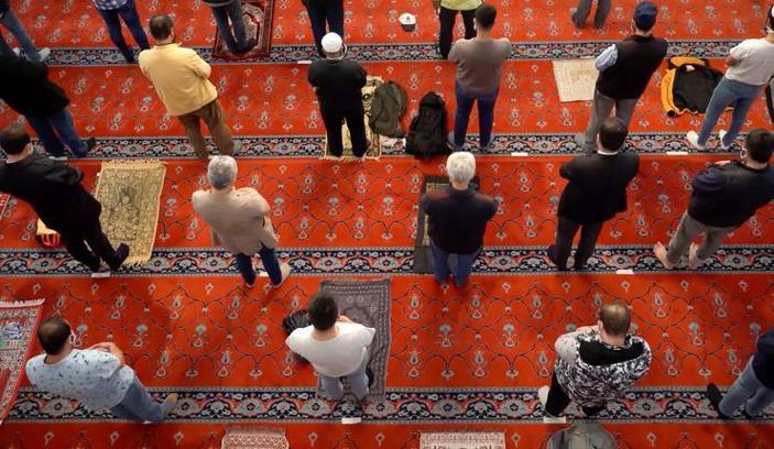Cuma namazı nasıl kılınır? Cuma namazı kaç rekat? Adım adım cuma namazı kılınışı