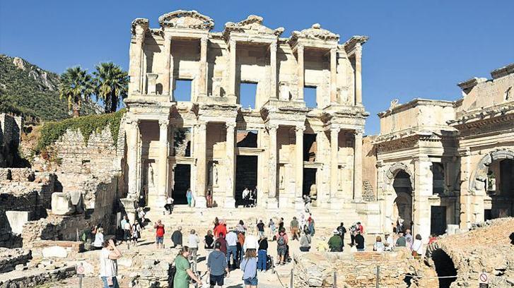 Turistler ‘uzaktan’ geldi