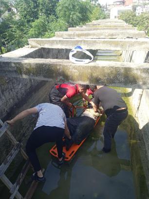 Sulama kanalına düştü, itfaiye kurtardı