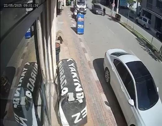 Altınözü’nde yolun karşısına geçmeye çalışan kadına otomobil çarptı