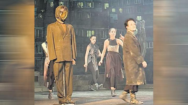 ‘Medea Material’ Rusya’yı büyüledi