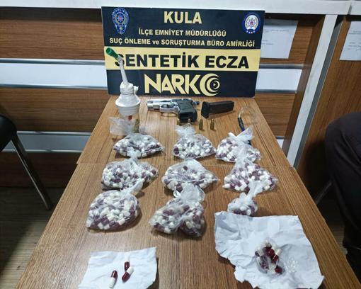 Durdurulan otomobilde 479 sentetik hap ele geçirildi: 5 gözaltı