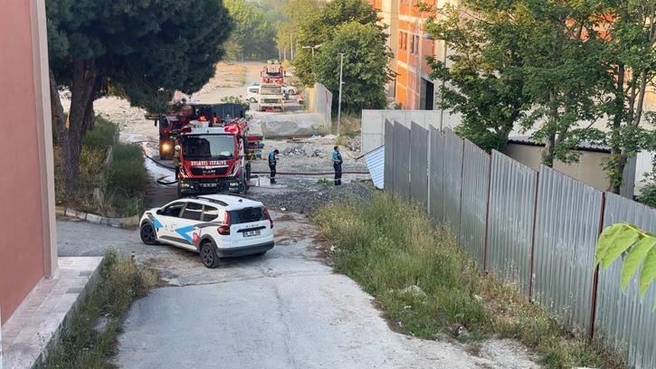 İstanbul - Avcılar'da üniversite inşaatında depodaki malzemeler yandı