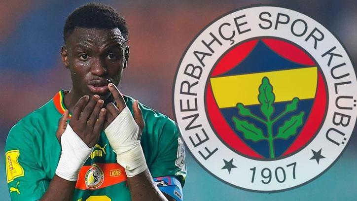 Genç futbolcu Fenerbahçe'yle sözleşme imzalamak için İstanbul'da