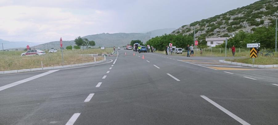 Antalya'da otomobil ile hafif ticari araç çarpıştı: 1 ölü, 3 yaralı