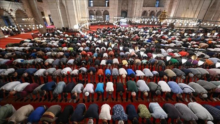 Bayram namazı kılınışı ve rekat sayısı: Bayram namazı nasıl kılınır? Diyanet ile Kurban Bayramı namazı kaç rekat, nasıl niyet edilir?