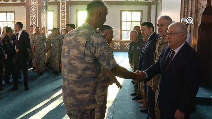 Milli Savunma Bakanı Güler, Mehmetçikle bayramlaştı