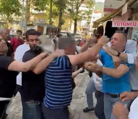 Boşanmış çift ve yakınları arasında çıkan kavga