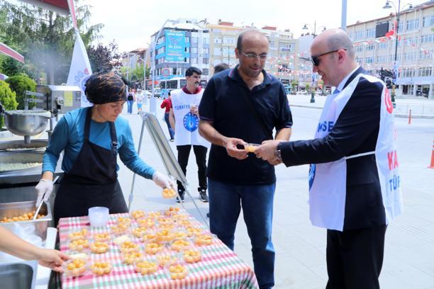 Şehitler için lokma dağıttılar