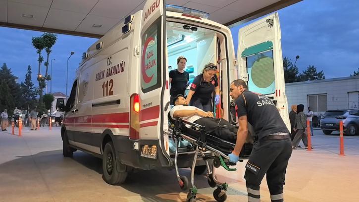 Şakalaşırken sigara paketini düşüren arkadaşını bıçakladı
