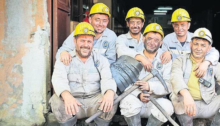 Omuz omuza madende çalışıyorlar