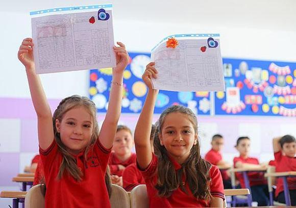Yarın okullarda karne zili çalıyor: 20 milyon öğrenci yaz tatiline girecek