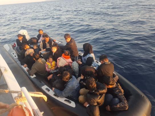 Çanakkale'de 37 kaçak göçmen ile 2 göçmen organizatör yakalandı