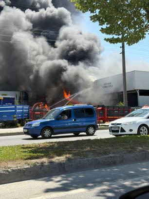 Sakarya'da traktör bayisinde yangın
