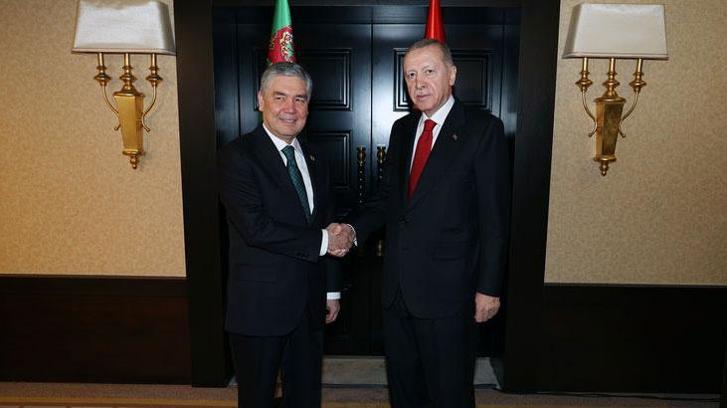 Cumhurbaşkanı Erdoğan, Türkmenistan Millî Lideri Berdimuhammedov ile görüştü