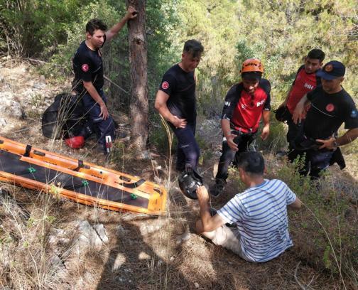 Ormanlık alana düşen yamaç paraşütü pilotu yaralandı