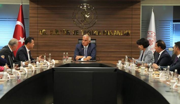 Bakan Ersoy, BETUYAB Yönetim Kurulu Başkanı ve üyeleriyle bir araya geldi