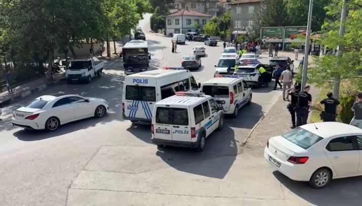 ‘Dur’ ihtarına uymayıp 2'si polis otosu, 4 araca çarpan ehliyetsiz sürücü tutuklandı