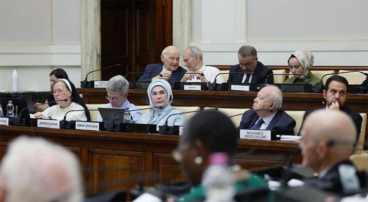 Emine Erdoğan'dan Vatikan'da 'Dünya 5'ten büyüktür' mesajı
