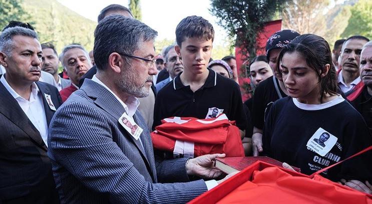 Bakan Yumaklı şehit orman işçisi için düzenlenen cenaze törenine katıldı