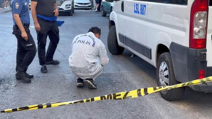 Sultangazi'de dehşet! 3 arkadaş sokakta silahlı saldırıya uğradı