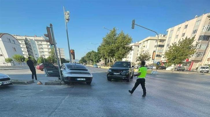 CHP'li vekil Gamze Akkuş İlgezdi Çanakkale'de kaza yaptı