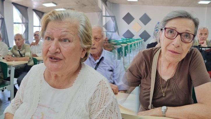 Hepsi 60 yaş üstü! Üniversite sıralarına geri döndüler