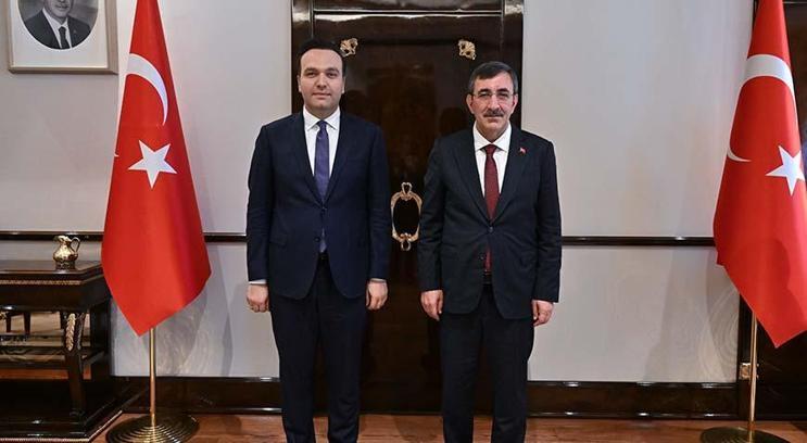 Cumhurbaşkanı Yardımcısı Yılmaz, AK Parti Gençlik Kolları Başkanı'nı kabul etti