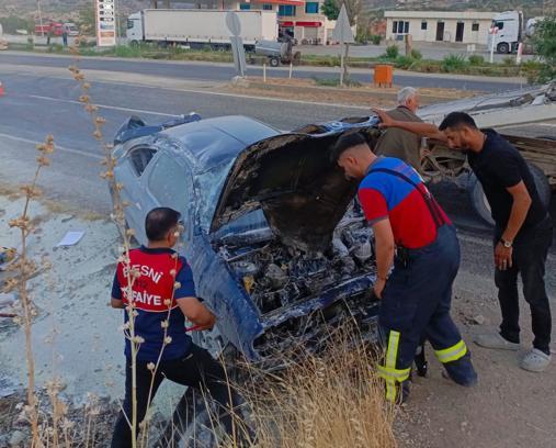 Adıyaman'da devrilen otomobil sürücüsü ağır yaralandı