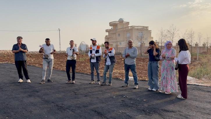 Midyat’ta 50 yıl sonra mahallelerine dönen Yezidiler, asfalt sevincini halayla kutladı / Ek fotoğraflar