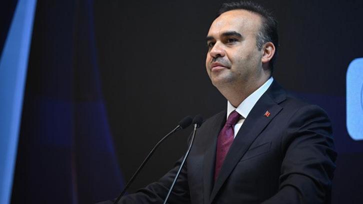 Bakan Kacır, bilim olimpiyatlarında madalya ve ödül kazanan öğrencileri kutladı