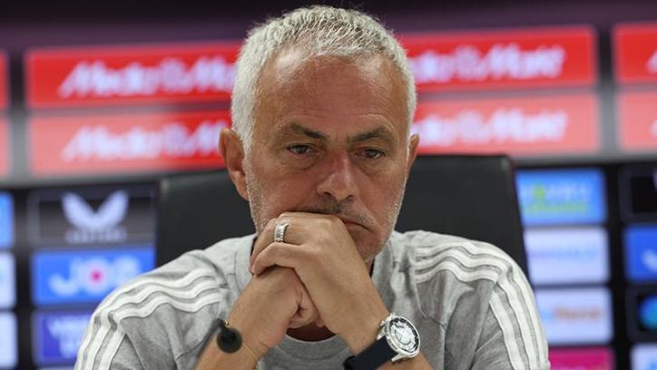 Mourinho tur için yüzde verdi! Gözyaşlarını tutamadı