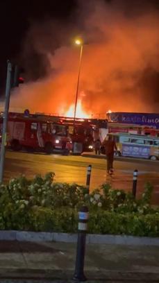 İstanbul - Kartal’da balıkçı barınağında çıkan yangın 4 restorana sıçradı