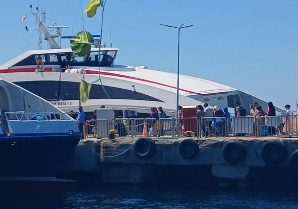 İDO feribotu kayaya çarptı; yolcuların panik anları kamerada