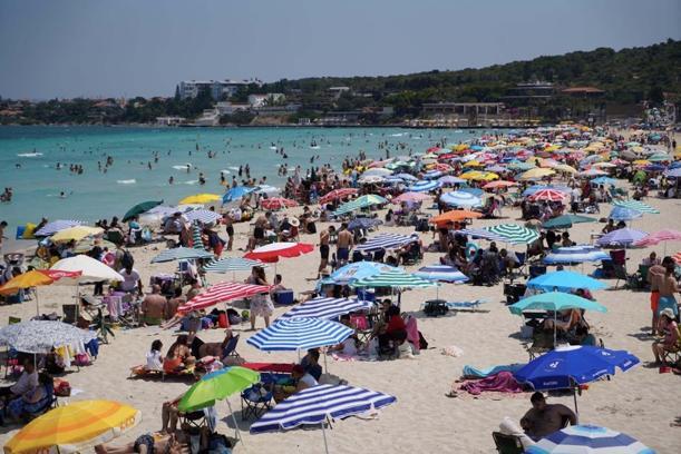 Çeşme'de 3 halka plajına bir kez daha mavi bayrak