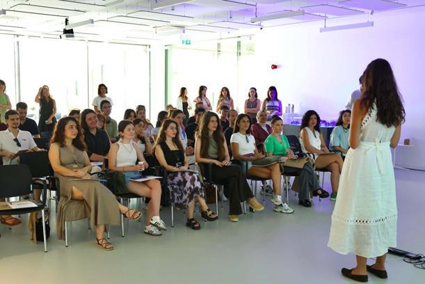 Çeşme'de 'Geleceğin Dünyasında Yaşamak' programı başladı