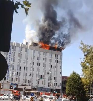 Babadağlılar Çarşısı’nda yangın; 1 kişi yaralandı, 2 kişi dumandan etkilendi