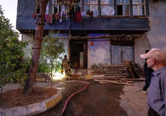 Tandırda başlayan yangın büyümeden söndürüldü