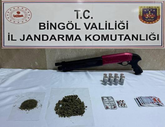 Bingöl’de jandarma operasyonunda uyuşturucu ve ruhsatsız silah ele geçirildi