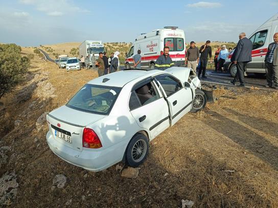 Mardin'de otomobiller çarpıştı: 4 yaralı