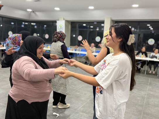 Akdeniz Belediyesi’nden anneler ve kızlarına kamp deneyimi