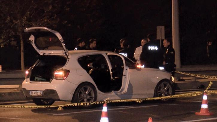 İstanbul - Bakırköy'de polisin 'dur' ihtarına uymadı, kaçarken 5 ekip aracına çaptı: 1 yaralı