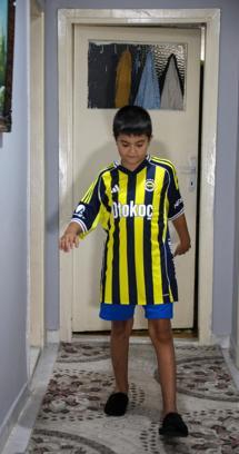 Muhabbet kuşunun peşinden 6'ncı kattan düşen Burak'a yardım eli uzatıldı / Video eklendi