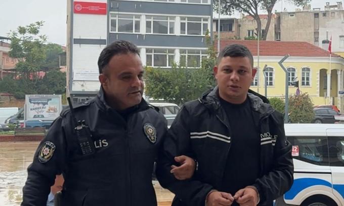 Aydın’da silahlı kavgada olayla ilgisi bulunmayan 2 kişiyi vuran şüpheli tutuklandı