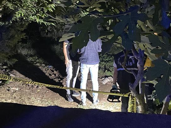 Cami bahçesine gömülmüş bebek cesedi bulundu