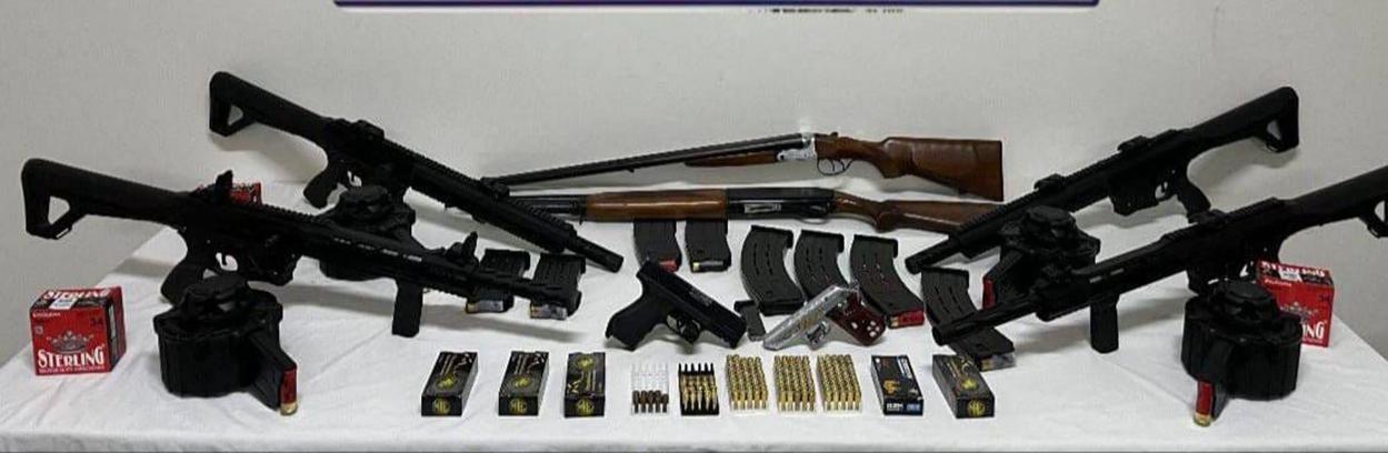 Çiftlikte ruhsatsız silahlar ele geçirildi, 2 şüpheli tutuklandı